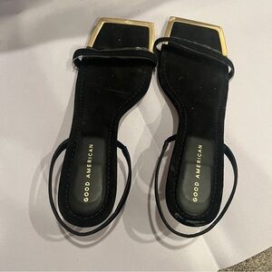 Good American black velvet feel strappy kitten pump gold accent toe size 9